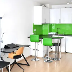 marias-family-home-with-parking.inbudapesthotels.com/